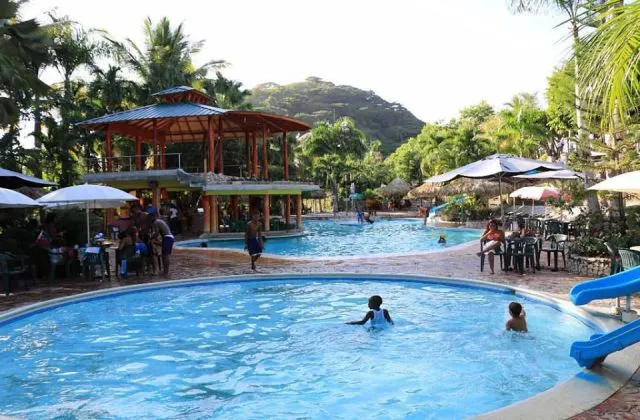 Colinas del Rey Hato Mayor piscina